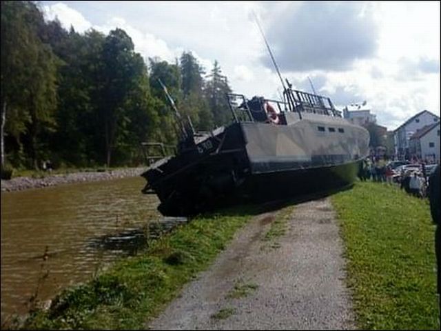 Pictures sent by users (53 pics)