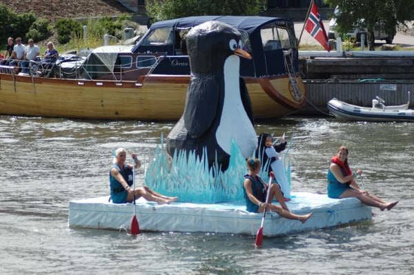 Pictures sent by users (53 pics)