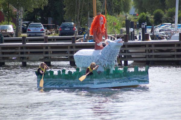 Pictures sent by users (53 pics)