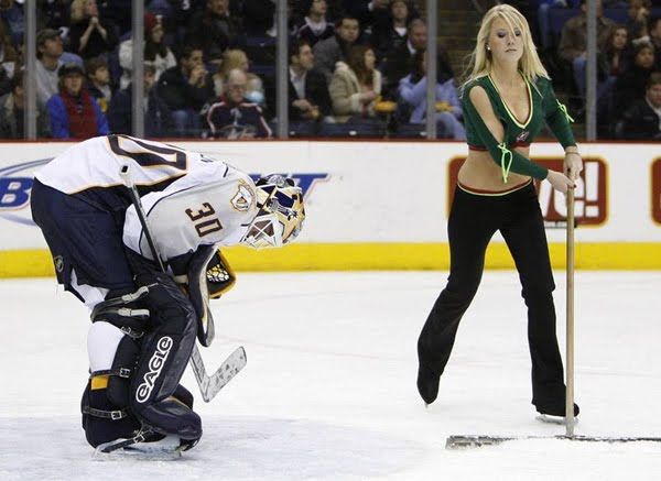 Pretty NHL ice crew girls (23 pics)
