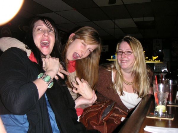 Girls and Gangsta Style. How Do Like It? (47 pics)