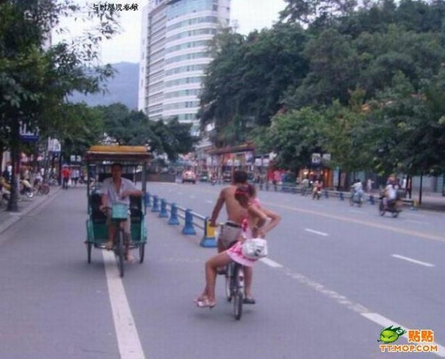 Short Skirts Have One Major Inconvenience! )) (4 pics) Short Skirts Have One Major Inconvenience! )) (4 pics)