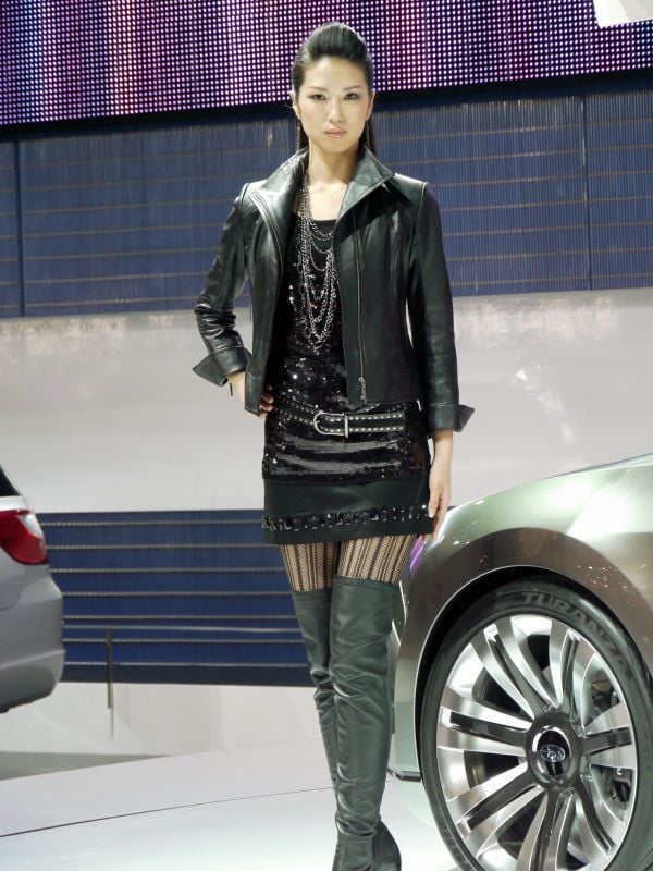 Japanese Auto Girls (43 pics)