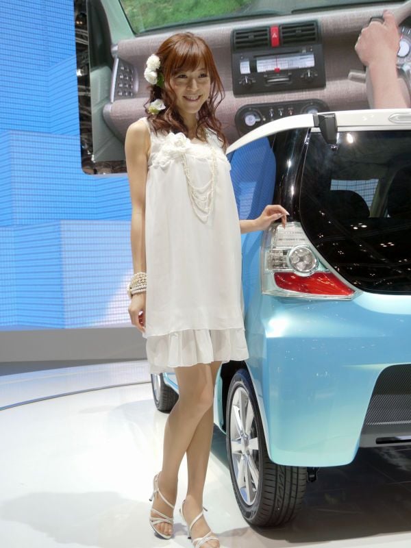 Japanese Auto Girls (43 pics)