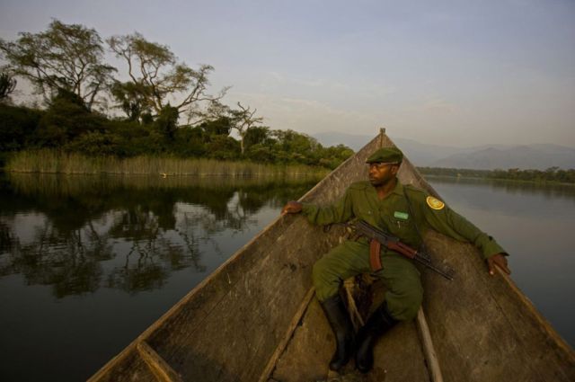 Life, death and money of mafia in the Congo (58 pics)