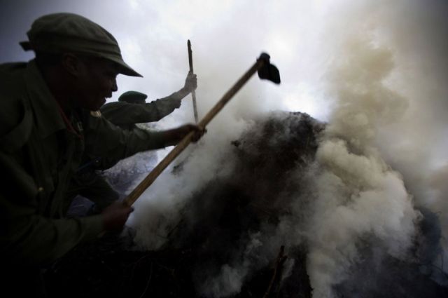 Life, death and money of mafia in the Congo (58 pics)