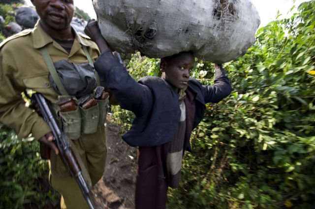 Life, death and money of mafia in the Congo (58 pics)