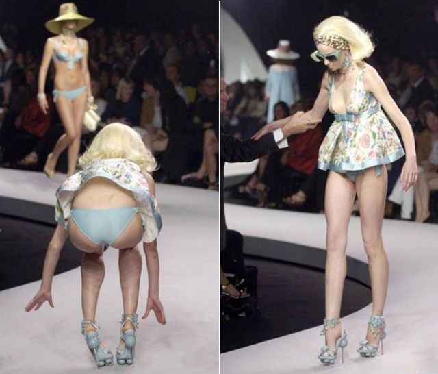 Catwalk Fails – When Models fall (26 pics)