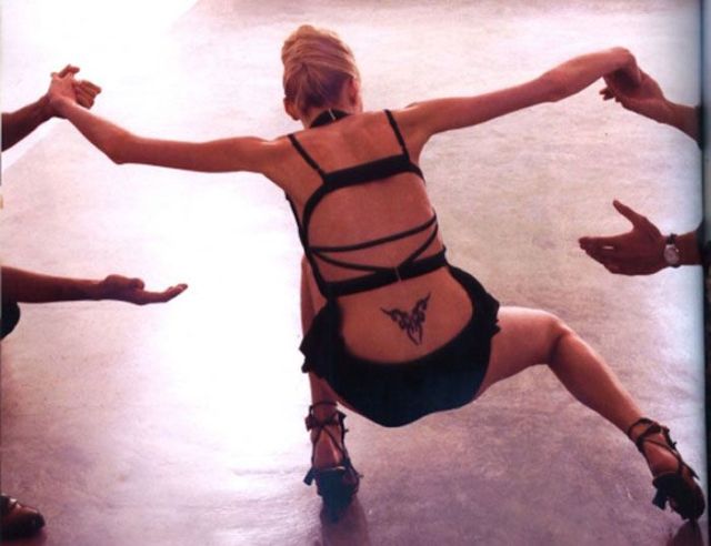 Catwalk Fails – When Models fall (26 pics)