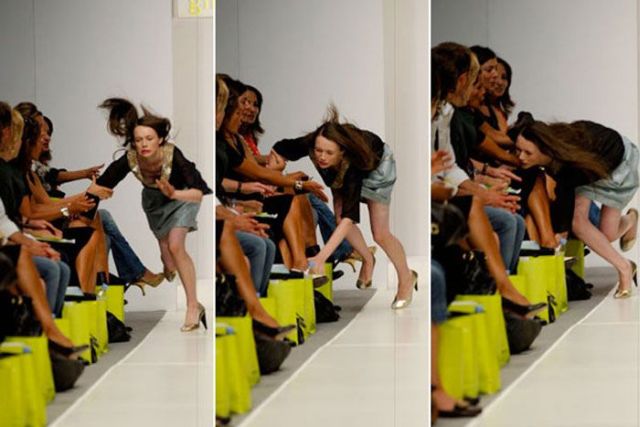 Catwalk Fails – When Models fall (26 pics)
