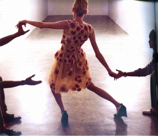 Catwalk Fails – When Models fall (26 pics)