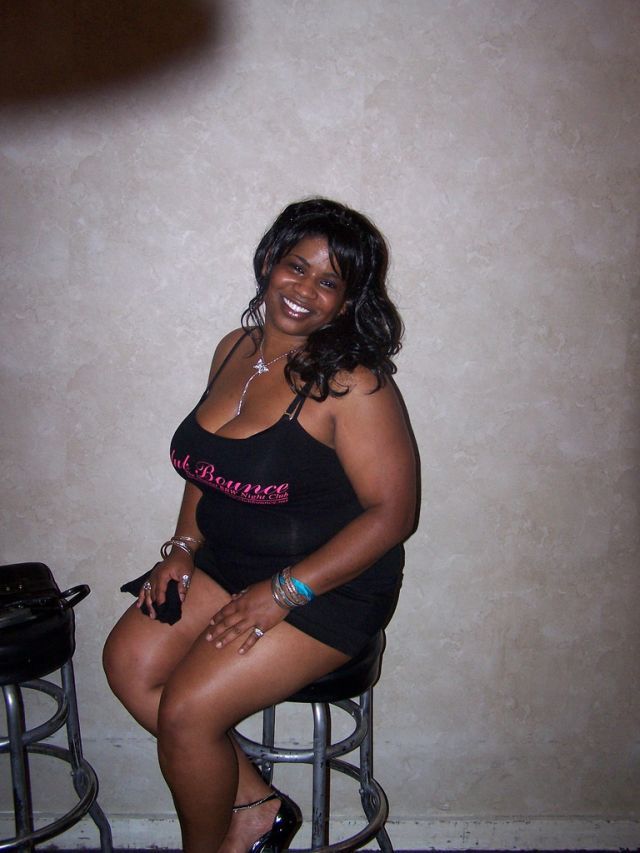 Night Clubs for Overweight People (20 pics)