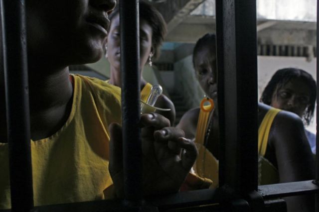 Women in Brazilian Prisons (21 pics + text)