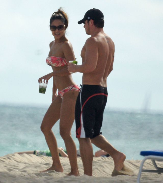 Vanessa Minnillo in Bikini (9 pics)