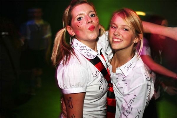 Sexy Girls from School Disco (100 pics)