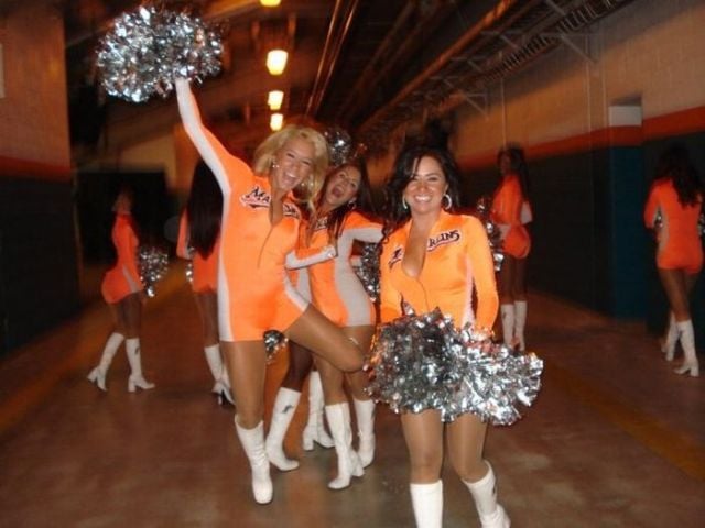 Compilation of Hot Cheerleaders (32 pics)