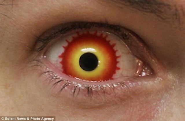 Freaky Contact Lenses (7 pics)