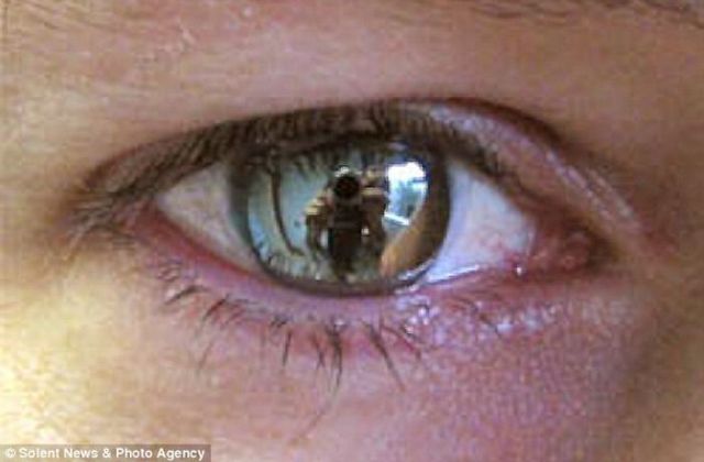 Freaky Contact Lenses (7 pics)