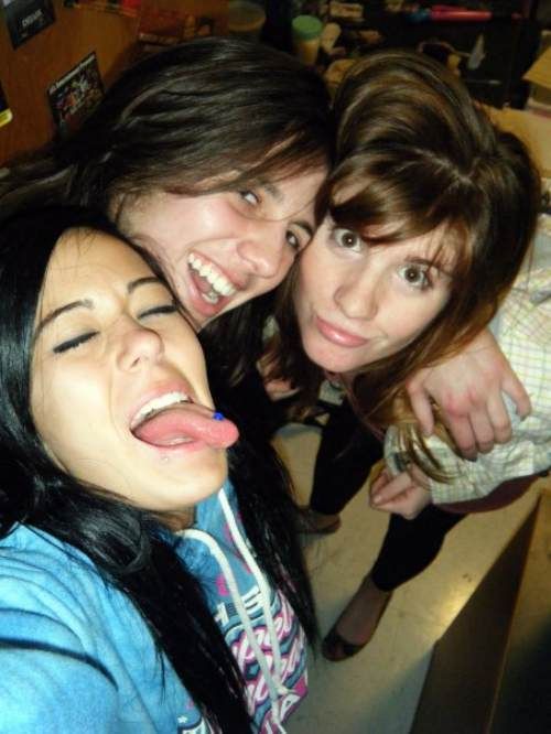 Pretty Girl Has a Problem with Her Tongue (11 pics)