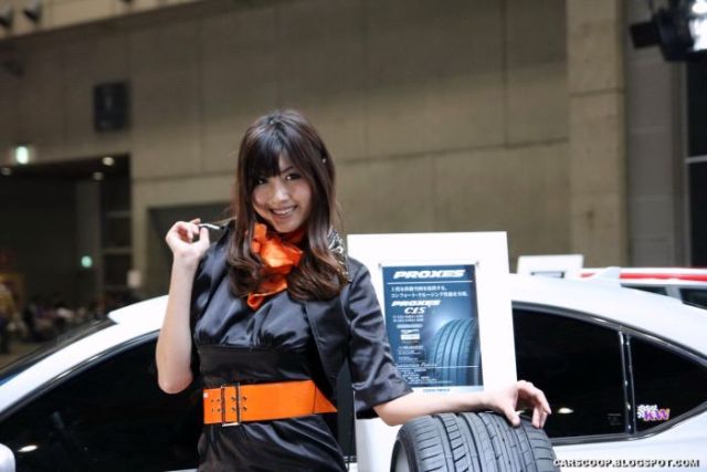 Girls at Tokyo Auto Salon 2010 (58 pics)