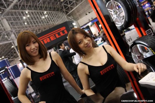 Girls at Tokyo Auto Salon 2010 (58 pics)