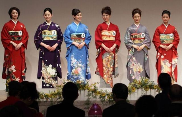 Miss Japan 2010. From Kimonos to Bikinis (9 pics)