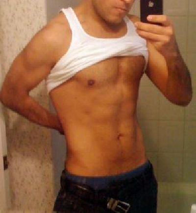 Hot Guys with iPhones (34 pics)
