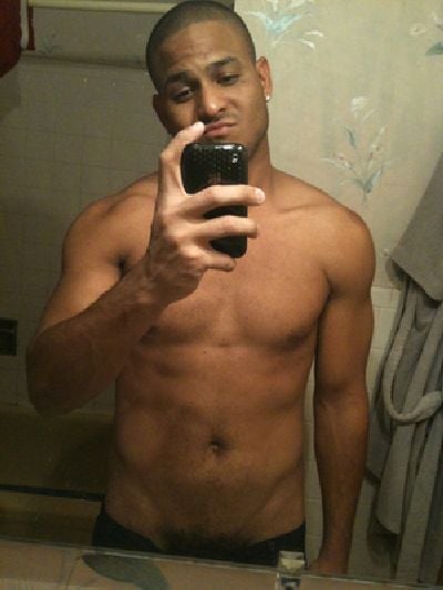 Hot Guys with iPhones (34 pics)