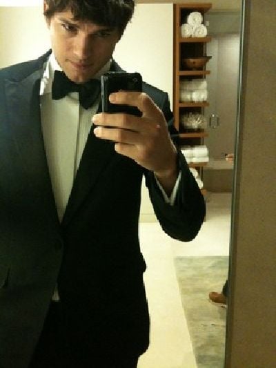 Hot Guys with iPhones (34 pics)