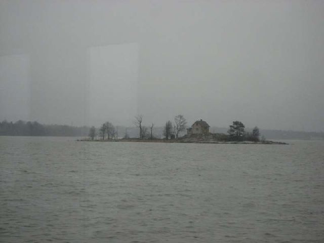 Alone in the middle of nowhere (16 pics)