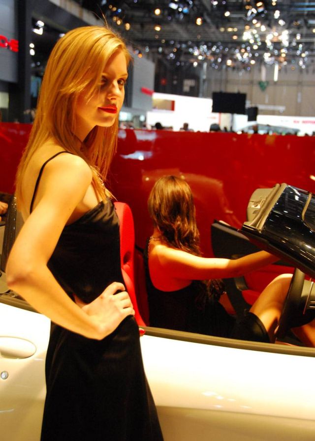 Hot Dolls at Geneva Autoshow 2010 (73 pics)