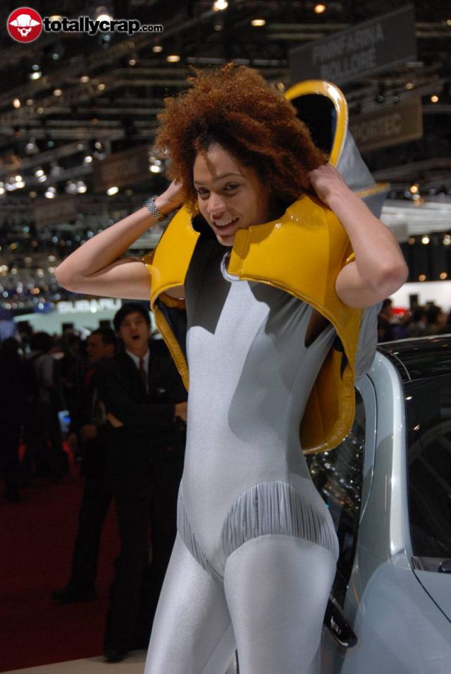 Hot Dolls at Geneva Autoshow 2010 (73 pics)