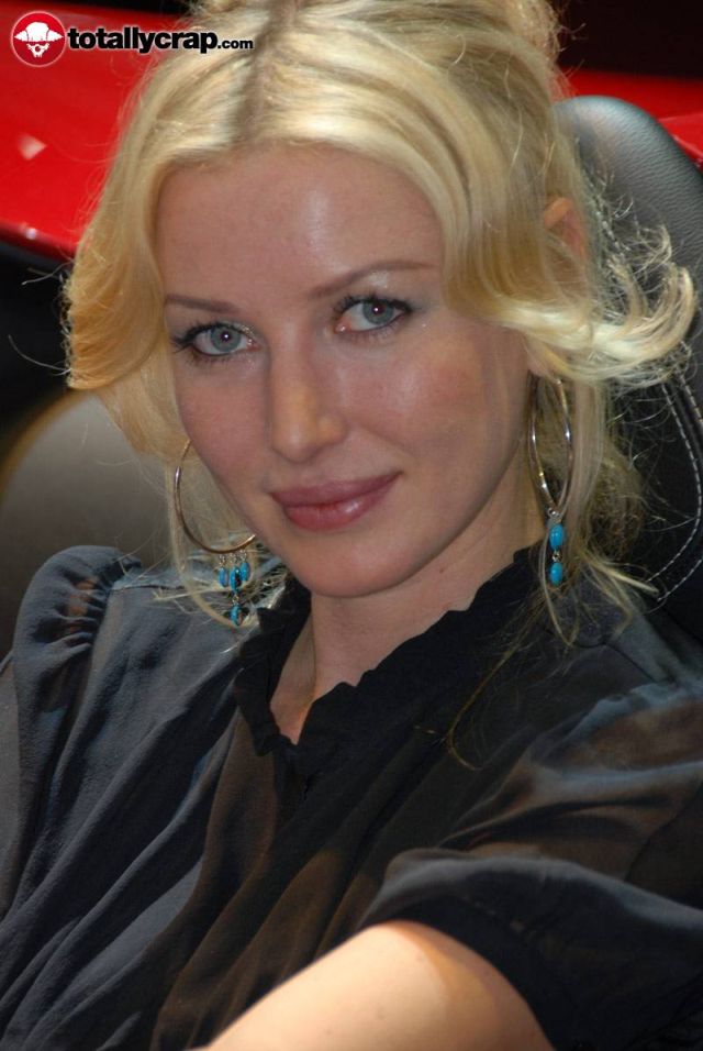 Hot Dolls at Geneva Autoshow 2010 (73 pics)