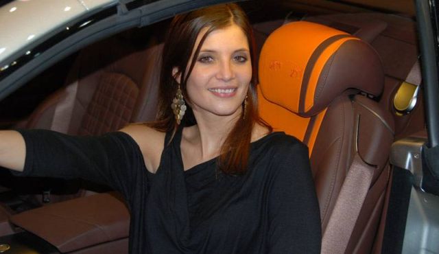 Hot Dolls at Geneva Autoshow 2010 (73 pics)