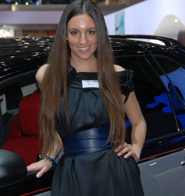 Hot Dolls at Geneva Autoshow 2010 (73 pics)
