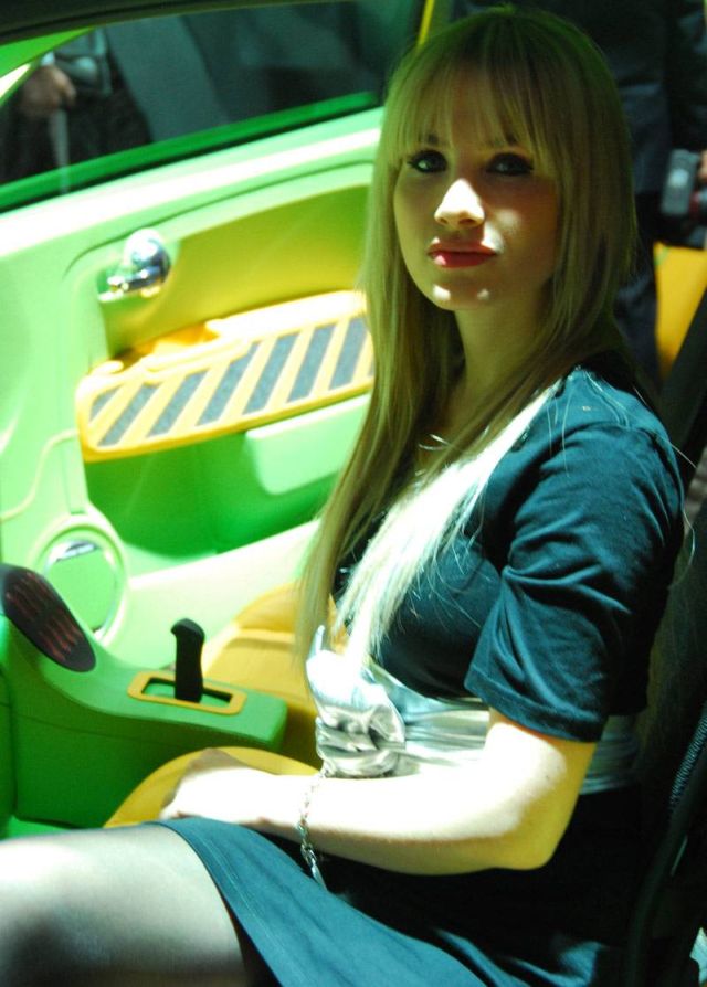 Hot Dolls at Geneva Autoshow 2010 (73 pics)