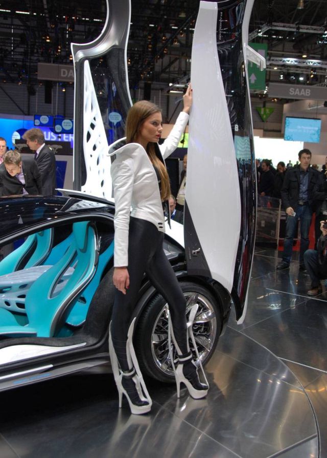 Hot Dolls at Geneva Autoshow 2010 (73 pics)