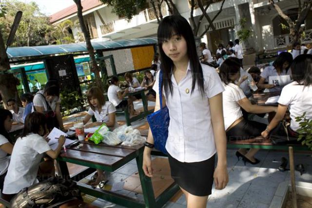University for Ladyboys (18 pics)