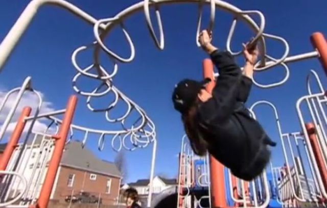 The Man with Half a Body! (33 pics)