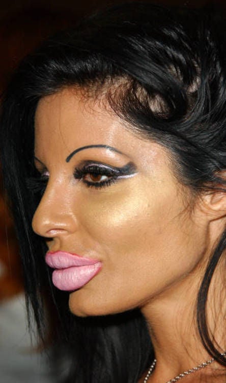 &ldquo;Monster&rdquo; Smile (16 pics)