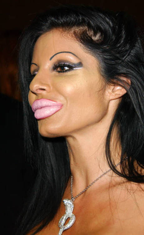 &ldquo;Monster&rdquo; Smile (16 pics)