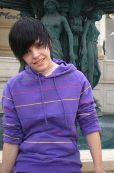 Is It Justin Bieber or a Lesbian Looking Like Him? (25 pics)