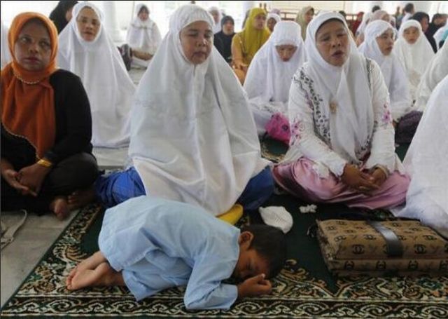 People Sleeping Everywhere (40 pics)