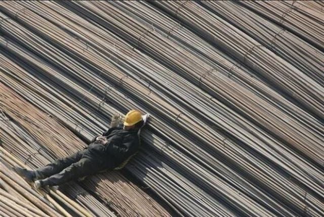 People Sleeping Everywhere (40 pics)