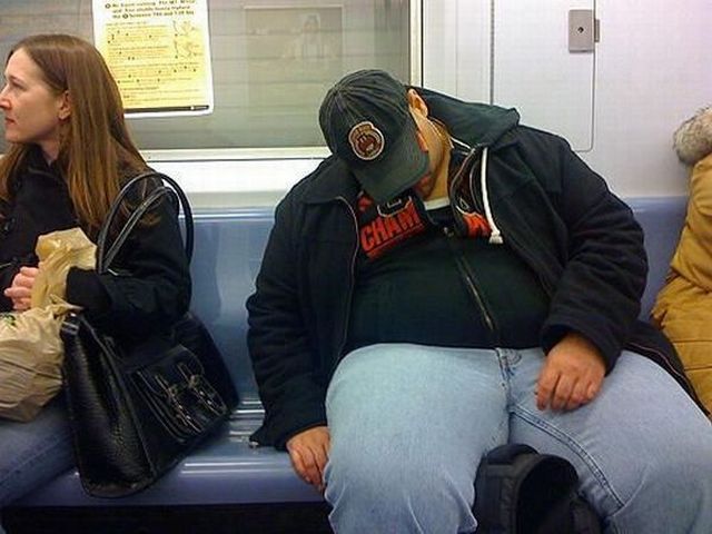 People Sleeping Everywhere (40 pics)