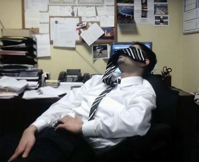 People Sleeping Everywhere (40 pics)