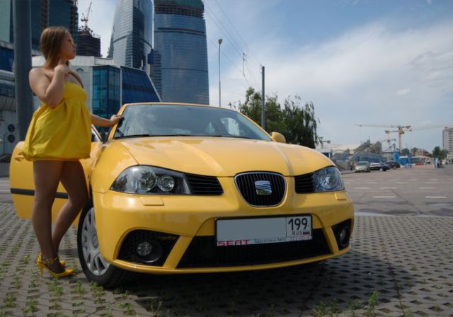 Russian Ladies and Cars (46 pics)