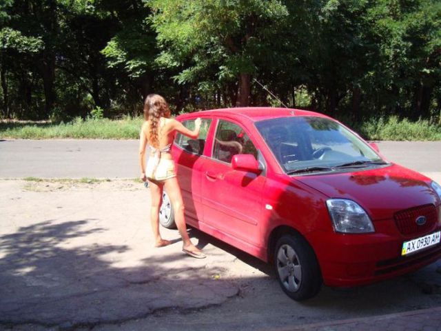 Russian Ladies and Cars (46 pics)