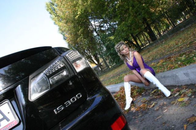 Russian Ladies and Cars (46 pics)
