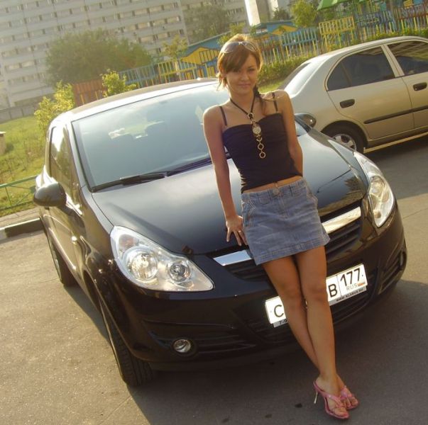Russian Ladies and Cars (46 pics)